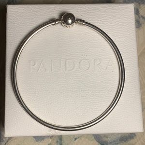 Pandora round clasp bangle